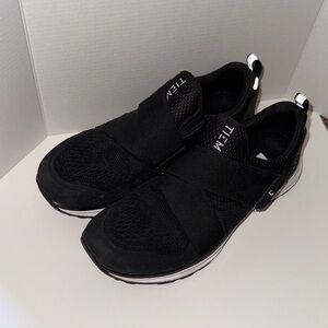 Women's Black Athletic Shoes